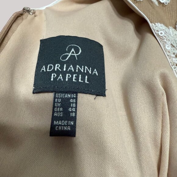 Elegant Beige and White Floral Dress - Picture 15 of 16